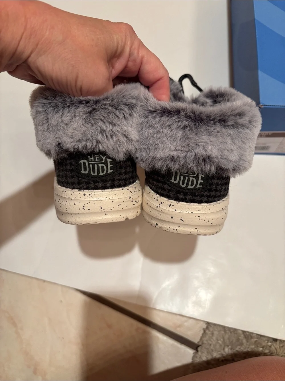 NWT Hey Dude Wendy fold Black Faux-Fur Lined Slip-On Slippers 5 booties sneakers